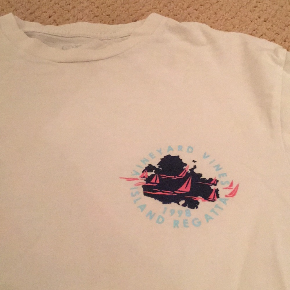 Vineyard Vines tshirt